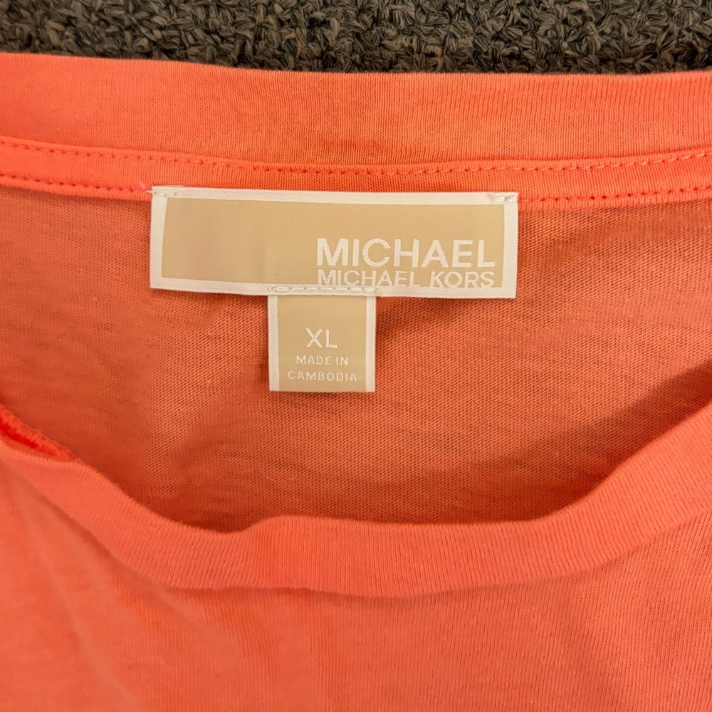 NWOT MICHAEL KORS women’s top! Soft fabric, flowy sleeves, super cute!